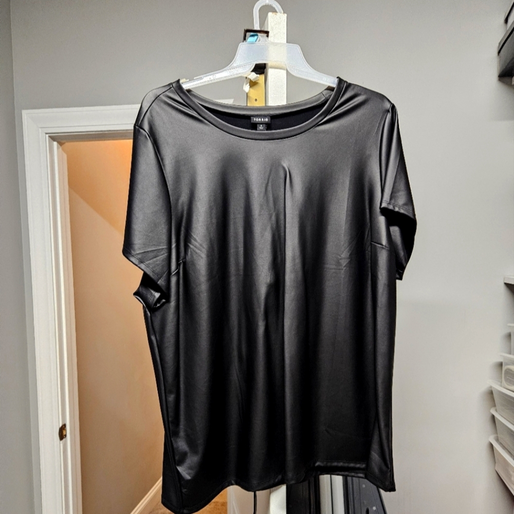 Faux leather t-shirt black size 4 by Torrid